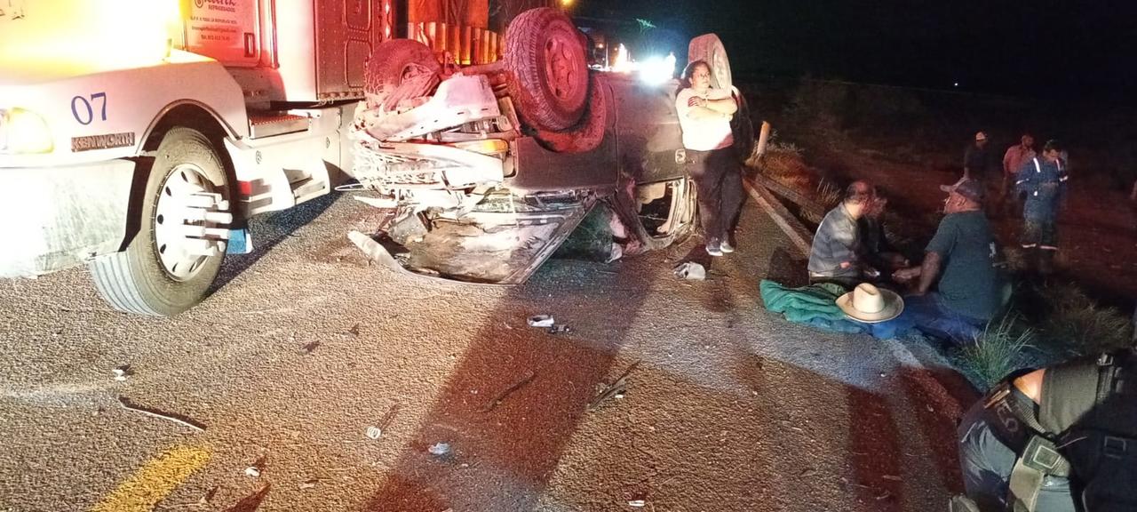 El fatal accidente ocurrió al filo de las 8 de la noche, a la altura del kilómetro 100. (EL SIGLO DE TORREÓN)