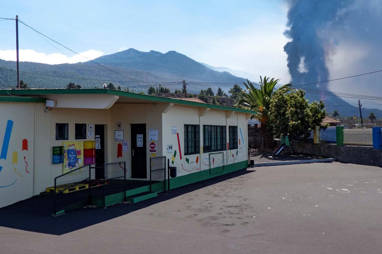 Destrucción del volcán en las Canarias. (EFE)