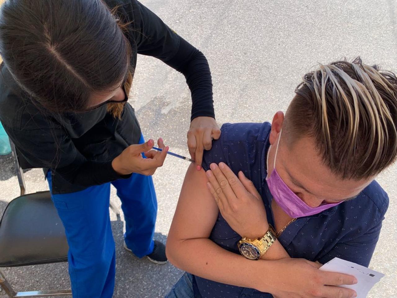 A través de redes sociales de Cintia Cuevas, Subdelegada Regional de los programas para el desarrollo, se dio a conocer la fecha de aplicación de la segunda dosis de la vacuna antiCOVID para adultos de 30 a 39 años de Torreón, Coahuila. 
