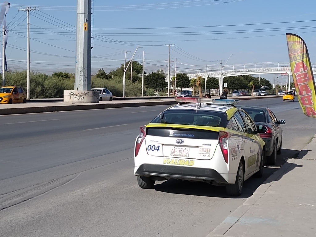 Refuerzan autoridades municipales la vigilancia vial en la carretera Torreón-Matamoros, buscan evitar accidentes de consecuencias trágicas mediante aplicación del operativo 'radar'. (EL SIGLO DE TORREÓN)
