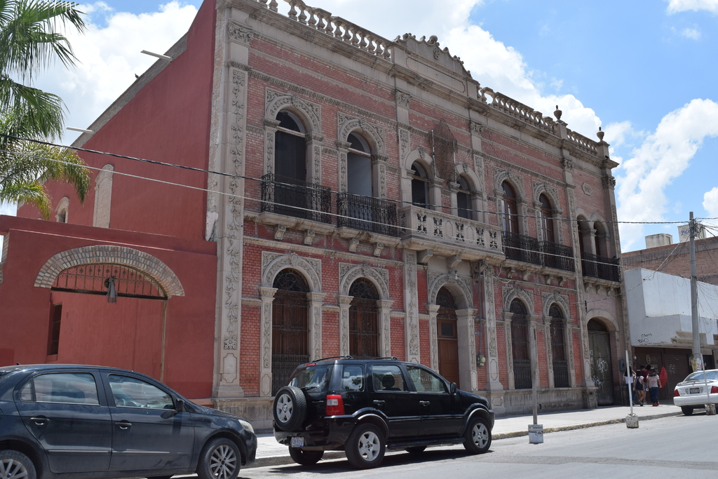 La contralora municipal, Anabel Rangel, niega que la Casa Faya sea utilizada como bodega. (EL SIGLO DE TORREÓN)