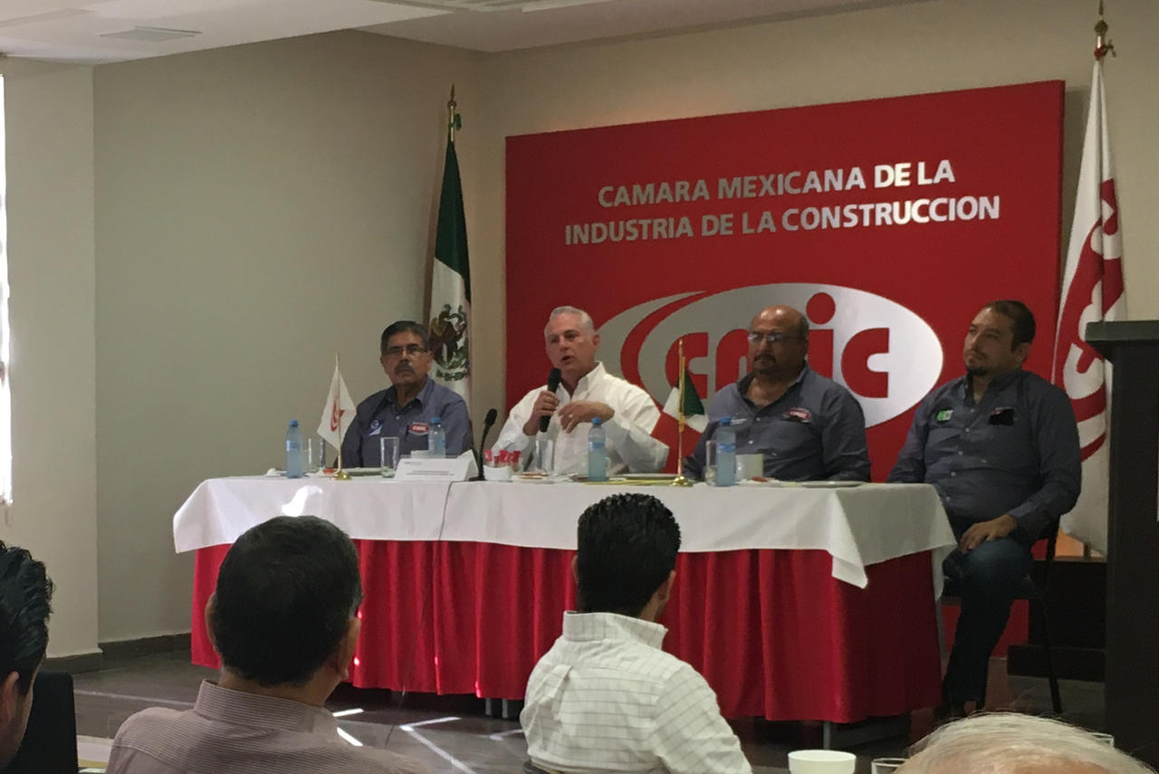 Román Cepeda sostuvo una reunión con empresarios de la Cámara Mexicana de la Industria de la Construcción. (EL SIGLO DE TORREÓN)