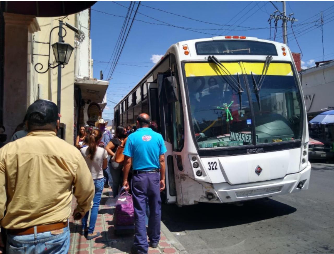 Carlos Orta Canales, secretario de la Comisión de Movilidad y Transporte del Ayuntamiento de Saltillo, lamentó que ciertos acuerdos del proyecto de modernización del transporte urbano, no se hayan cumplido, los cuales incluso provocaron que unidades como la ruta 10 saliera de circulación en la entidad.
