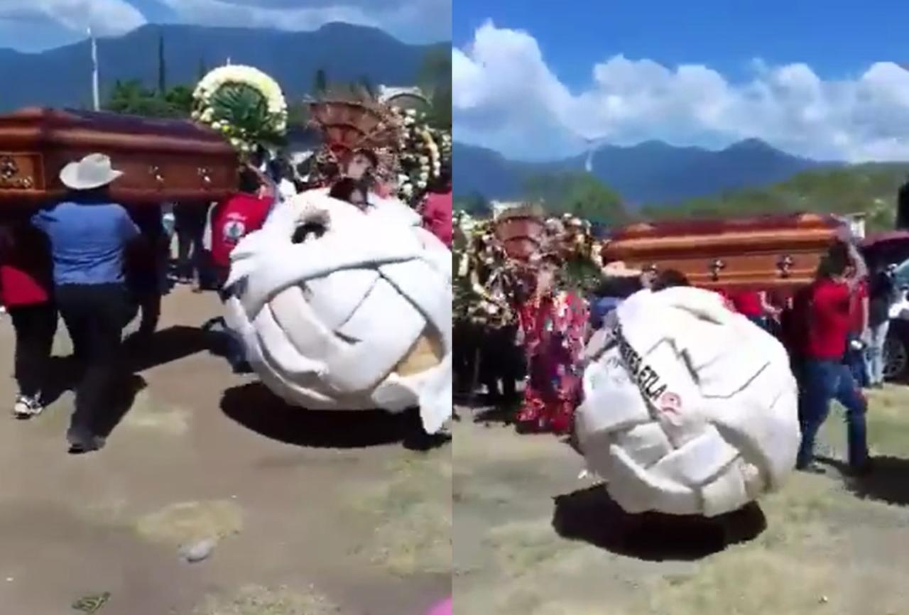 La botarga de queso se presentó en el funeral bailando música de banda en 'honor' al dueño de la cremería en Oaxaca (ESPECIAL) 