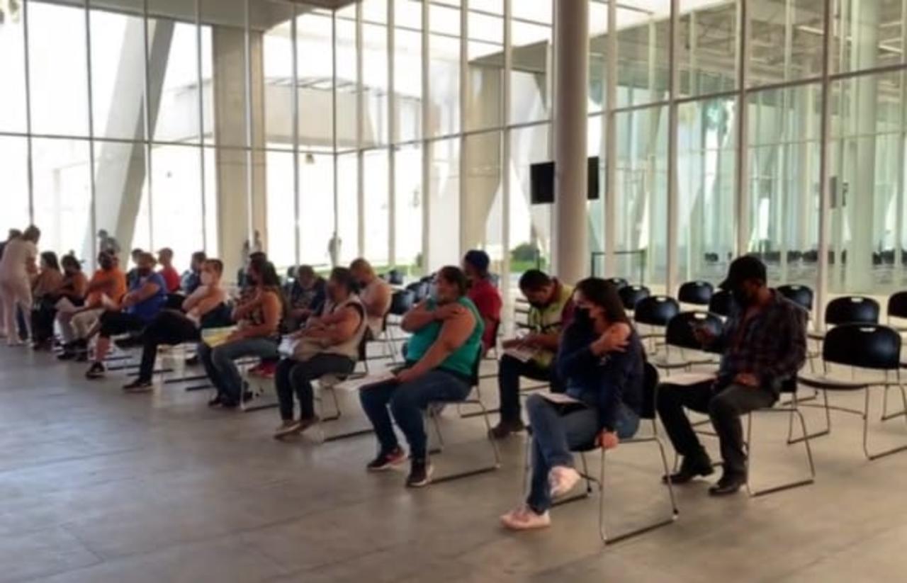 El proceso de vacunación concluyó el jueves, y la Secretaría de Bienestar en Coahuila decidió establecer el viernes para inmunizar a las personas rezagadas.

