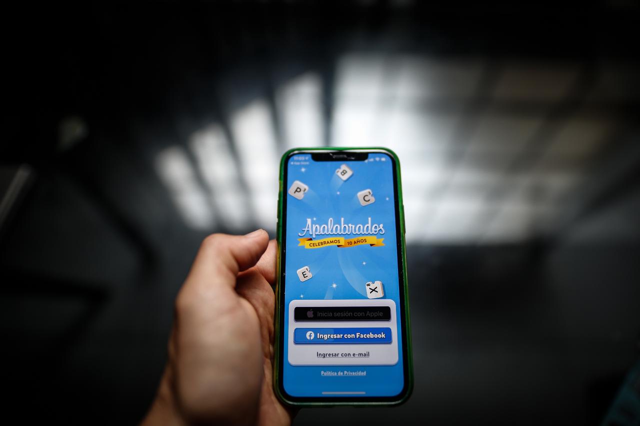 En 2009, Etermax era una pequeña empresa de tecnofinanzas argentina dedicada al desarrollo de aplicaciones para iPhone, pero dos años después todo cambió: en octubre del 2011, la compañía lanzó al mercado 'Apalabrados', un sencillo juego para móviles que acabaría por convertirse en un fenómeno global. (ESPECIAL) 
 