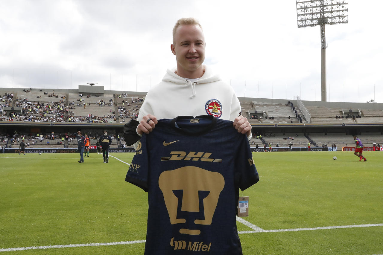 Después de 590 días Pumas recibió aficionados en las gradas del estadio Olímpico Universitario, pero también tuvo la visita del piloto de la Fórmula 1, Nikita Mazepin. (EFE)