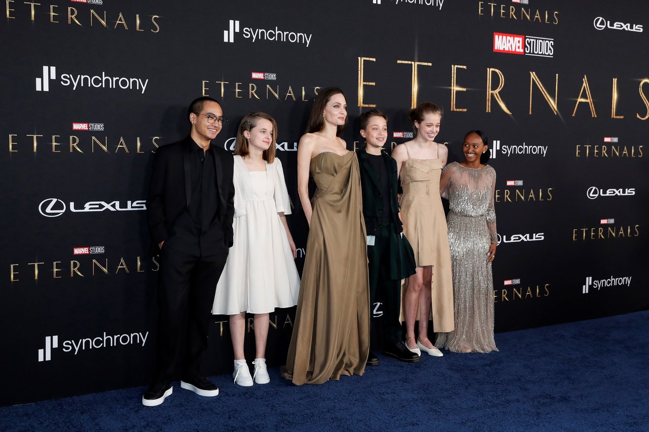 Salma Hayek y Angelina Jolie impresionan en la alfombra roja de la premiere de Eternals