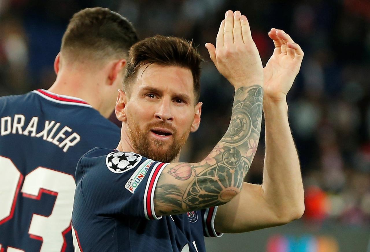 El París Saint-Germain volvió a paliar con goles la falta de buen juego y como sucedió ante el Manchester City, frente al Leipzig fue el argentino Lionel Messi quien selló la remontada (3-2) que preserva el liderato del grupo en manos del equipo francés y casi condena al alemán.
