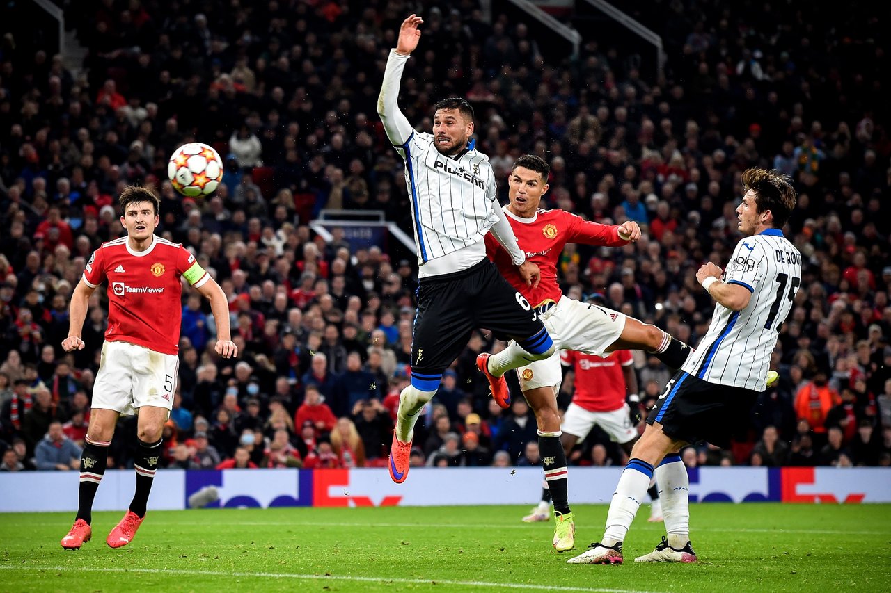 Gol de Cristiano Ronaldo salva al Manchester United ante el Old Trafford
