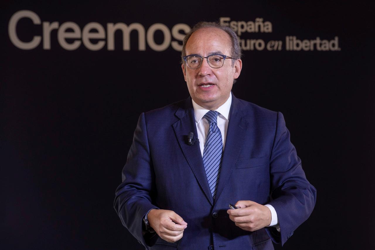 El expresidente de México, Felipe Calderón, retuiteó un fragmento de una entrevista, en donde el vocero de la Comisión Federal de Electricidad (CFE), Luis Bravo, se refiere a lo que es un ciclo combinado. (ARCHIVO)
