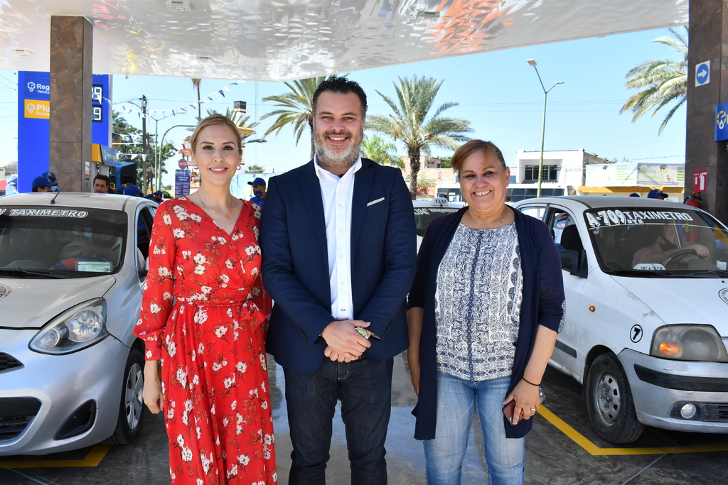 Nayeli Moreno, Guillermo Serrano y Altagracia Meléndez. (ADÁN RAMOS)