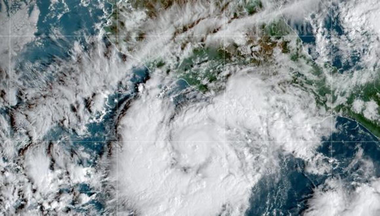 El huracán 'Rick' se dirigía el domingo a la costa sur del Pacífico mexicano y se prevé que llegue a tierra el lunes. (ESPECIAL) 