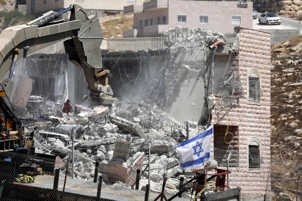 El ministro israelí de Vivienda, Zeev Elkin, anunció hoy la construcción de 1,355 viviendas en colonias judías de Cisjordania ocupada, las primeras promovidas por el nuevo Gobierno de coalición. (ARCHIVO) 