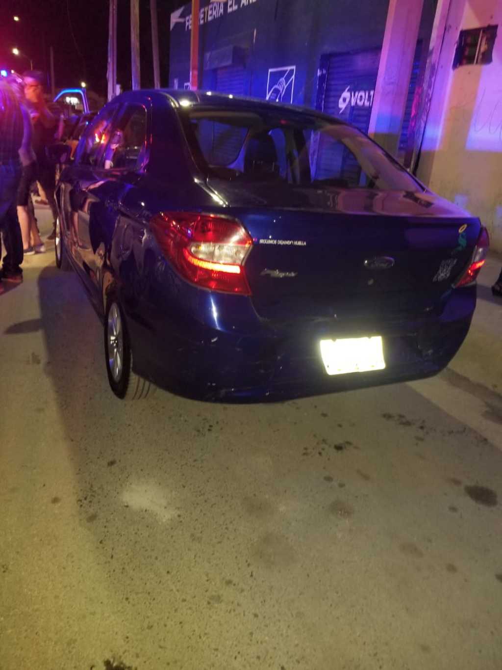 El responsable del accidente fue alcanzado por la mujer que conducía el automóvil afectado. (EL SIGLO DE TORREÓN)