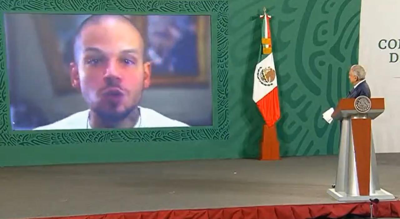 Durante la mañanera, el presidente Andrés Manuel López Obrador, expresó que 'todos tienen derecho a manifestarse' acompañado de la canción 'Siempre digo lo que siento' de Calle 13 (CAPTURA) 