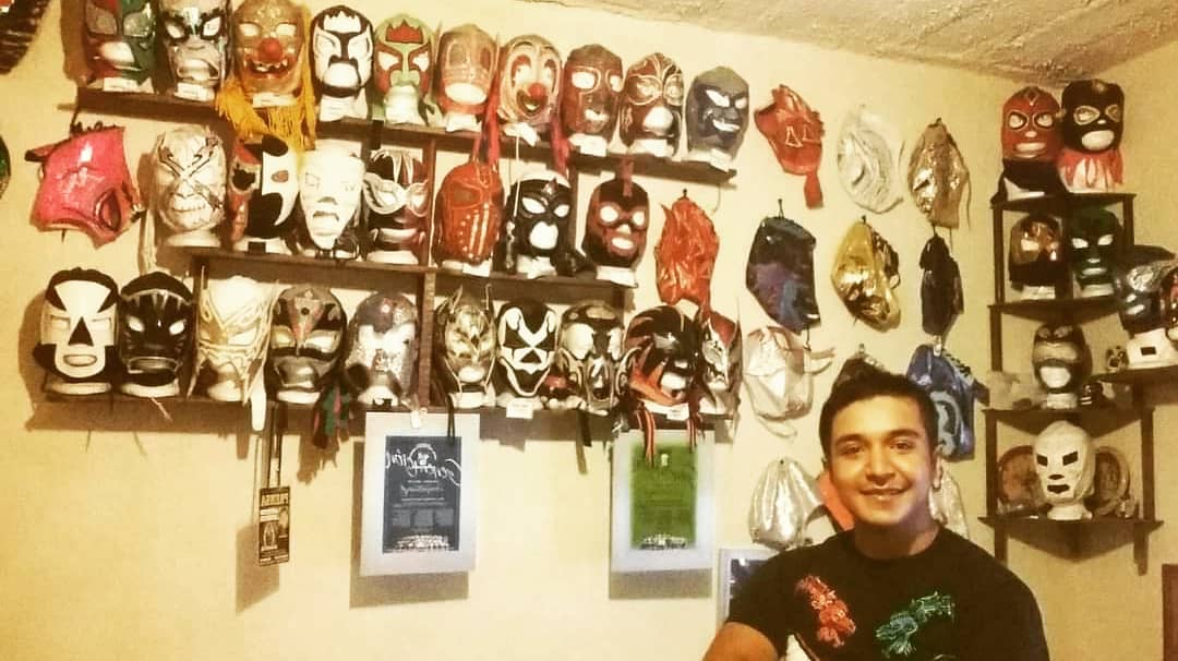 Lagunero Miguel Guerra colecciona 175 máscaras de lucha libre con valor especial