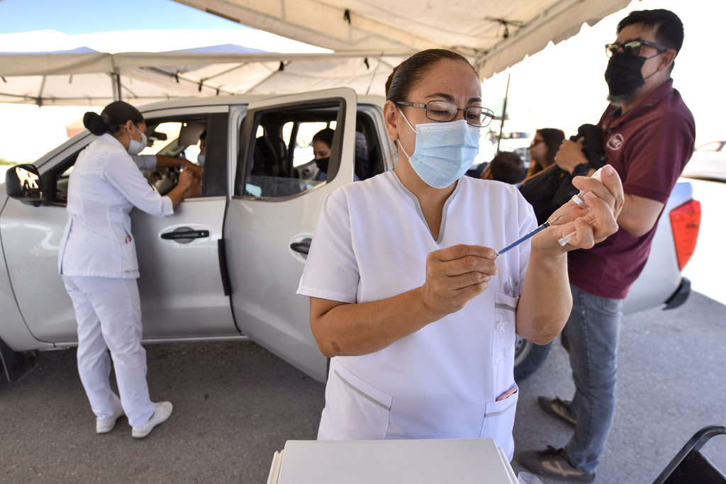 La jornada de vacunación anti-COVID-19 para rezagados en Torreón inicia hoy y terminará el sábado 30 de octubre. (ARCHIVO)