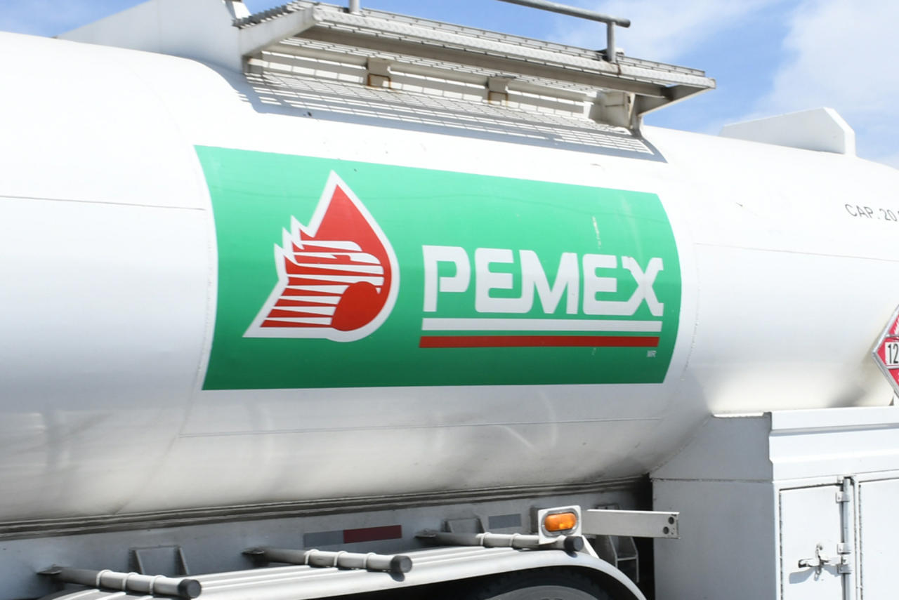 Petróleos Mexicanos (Pemex) registró una pérdida integral de 77.1 mil millones de pesos durante el tercer trimestre del año, debido principalmente al incremento en el pago de impuestos y derechos al fisco además de una pérdida cambiaria significativa. (ESPECIAL)
