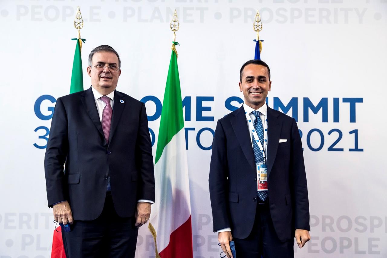 El canciller mexicano, Marcelo Ebrard, pidió este domingo durante la cumbre del G20 celebrada en Roma que los países ricos cumplan con sus compromisos de financiación para que los países en desarrollo puedan combatir la crisis climática. (EFE) 

 