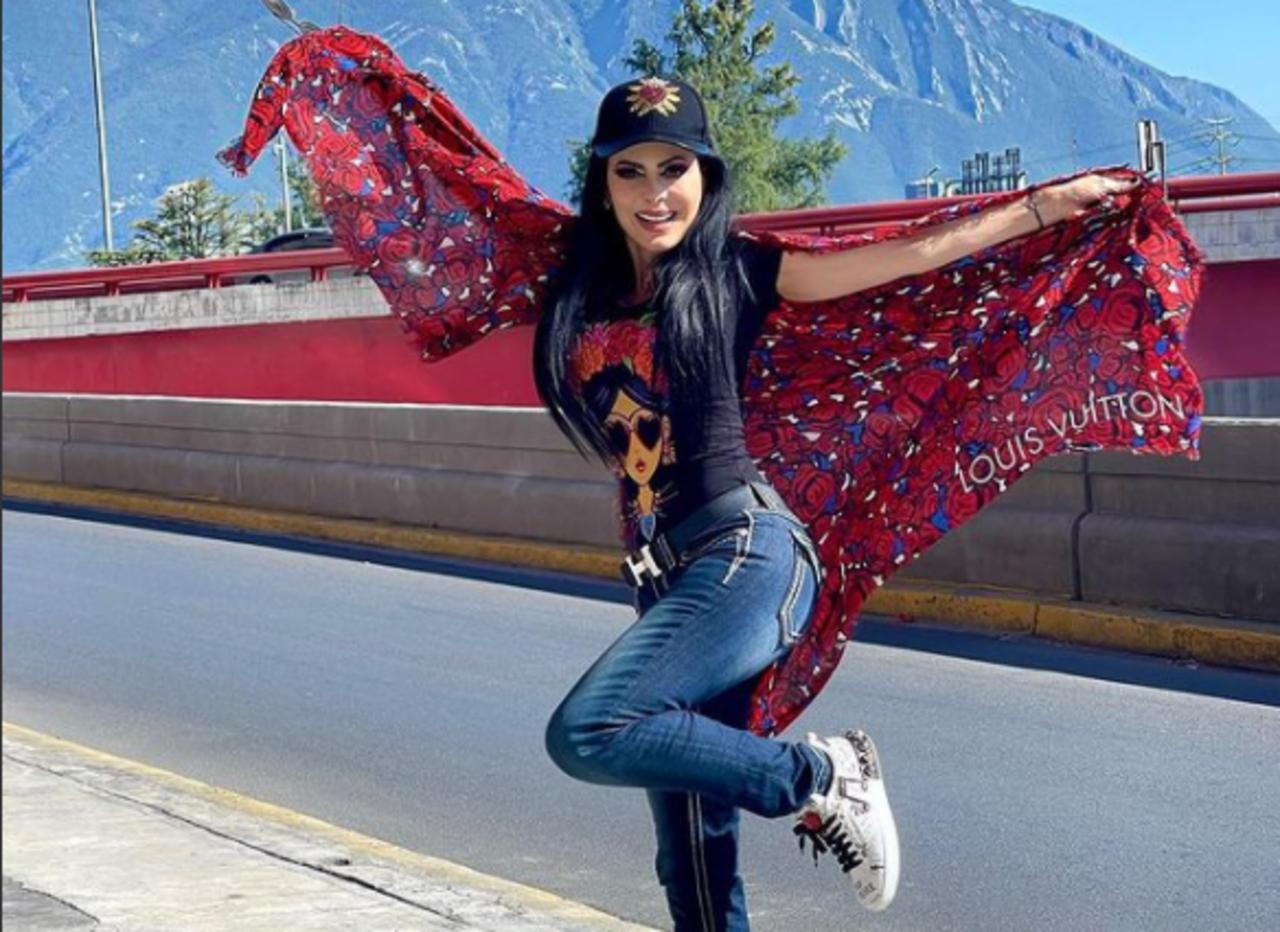 La actriz y cantante, Maribel Guardia, ha sido criticada en redes sociales por el periodista Alex Kaffie y por varios usuarios debido a un error ortográfico que tiene en una de sus publicaciones de Instagram.
