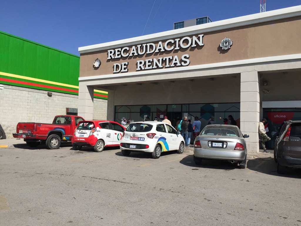 La recaudadora de Rentas en Lerdo, Salomé Elyd Sáenz, llamó a los ciudadanos rezagados a aprovechar los descuentos. (ARCHIVO)