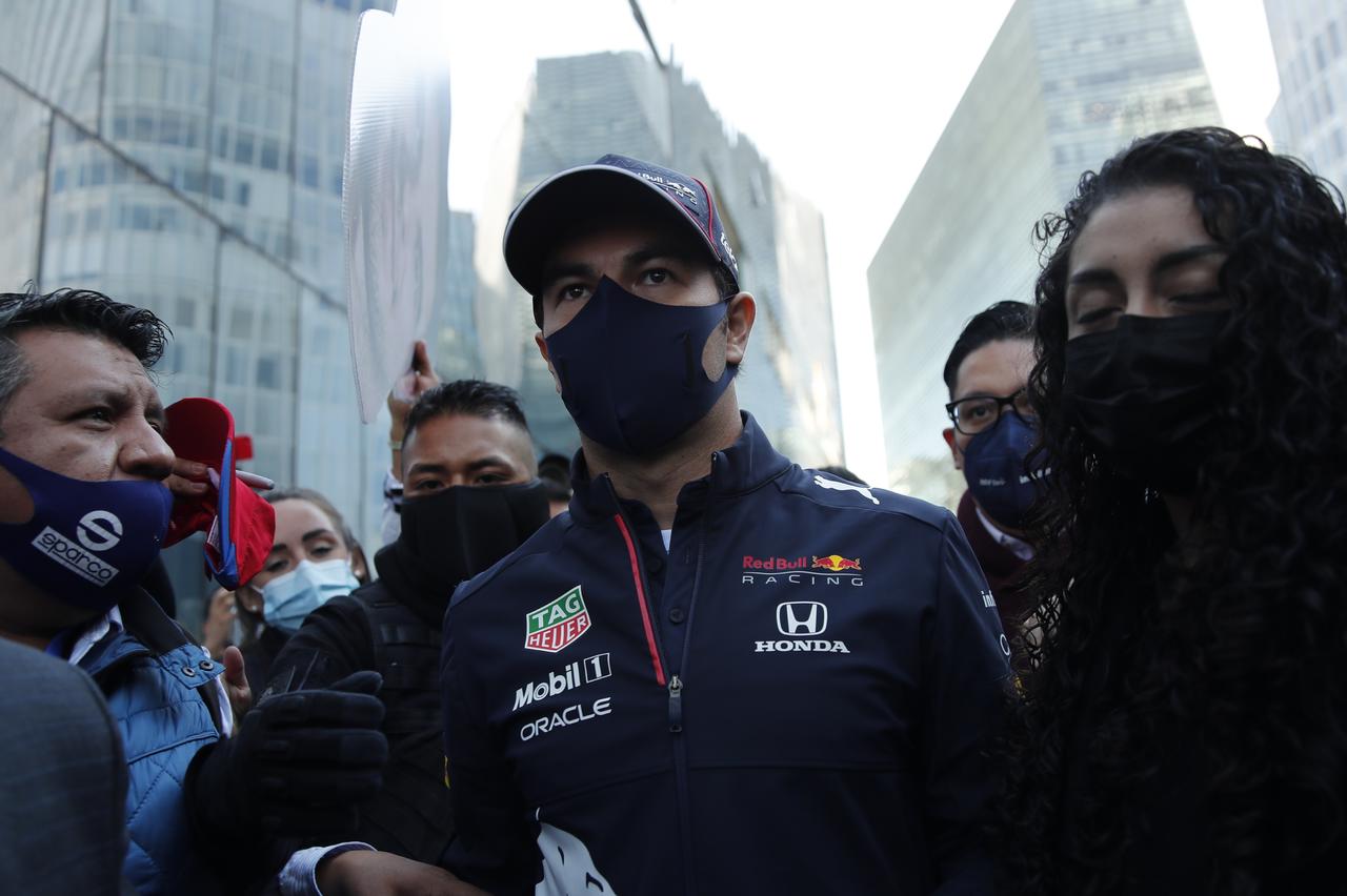 Los fanáticos de la Fórmula Uno y del piloto mexicano Sergio Pérez podrán disfrutar este miércoles del Show Run que tendrá lugar en la avenida Paseo de la Reforma en la Ciudad de México.
