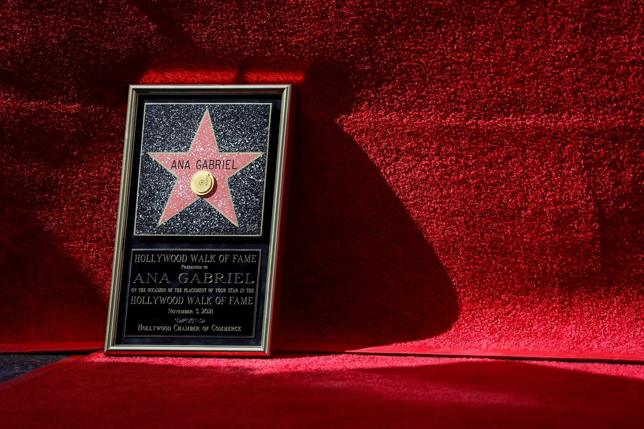 ¡Orgullo mexicano! Ana Gabriel recibe su estrella en el Paseo de la Fama de Hollywood