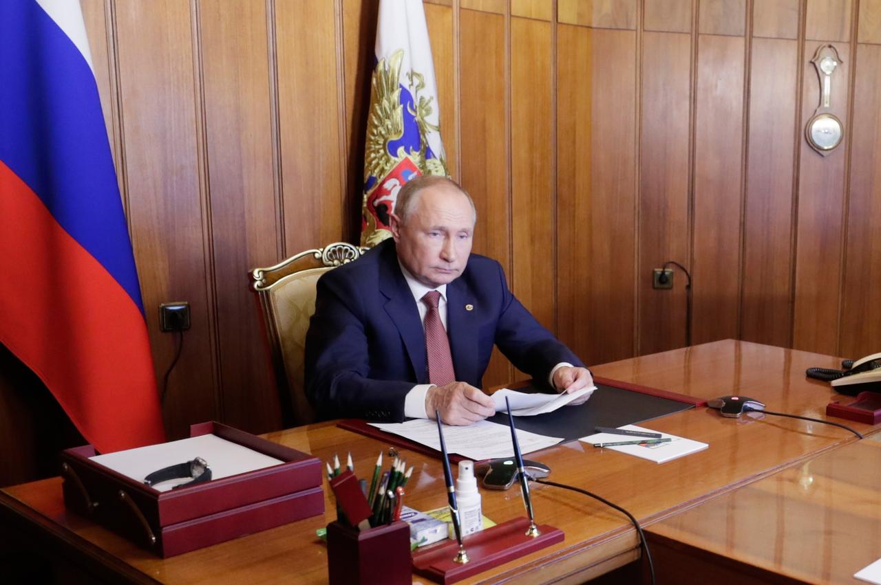 El presidente ruso Vladimir Putin festejó el Día de la Unidad ruso con un viaje a Crimea donde declaró que la región siempre será parte de Rusia. (EFE)