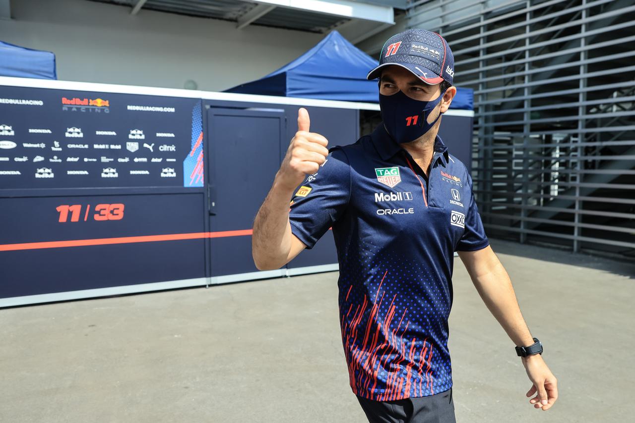 El mexicano Sergio 'Checo' Pérez, piloto de Red Bull, aseguró este jueves que todos en su escudería quieren que gane por primera vez el Gran Premio de México que se correrá este domingo en el Autódromo Hermanos Rodríguez.
