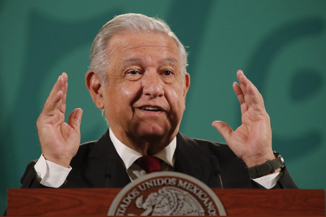 El presidente Andrés Manuel López Obrador reprochó que mientras algunos integrantes de la clase media llegan a los centros de vacunación contra Covid molestos que 'ni siquiera dan las gracias', la gente humilde agradece y da bendiciones a quienes le aplican la dosis. (ARCHIVO)