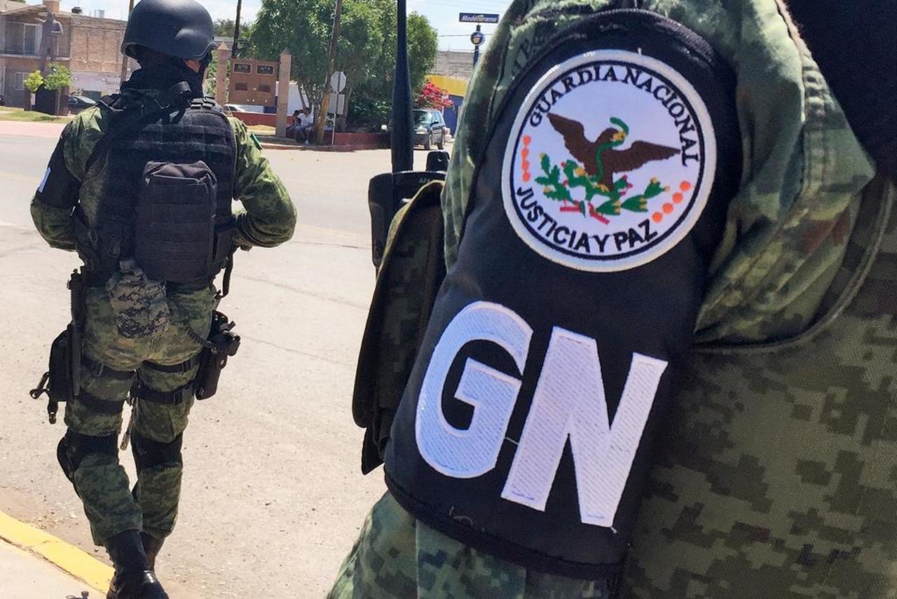 Agentes de la Guardia Nacional (GN) localizaron un arma automática, más de 10 mil cartuchos, 17 cargadores y un tripié para ametralladora calibre 50, al realizar patrullajes en las inmediaciones de la comunidad Santa Rosa de Lima, en el municipio Unión de Tula, Jalisco. (ESPECIAL) 
