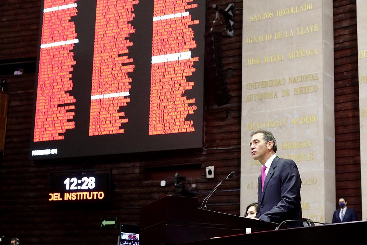 El consejero presidente Lorenzo Córdova, compareció por primera vez en la historia ante el pleno de la Cámara Baja. (EFE)