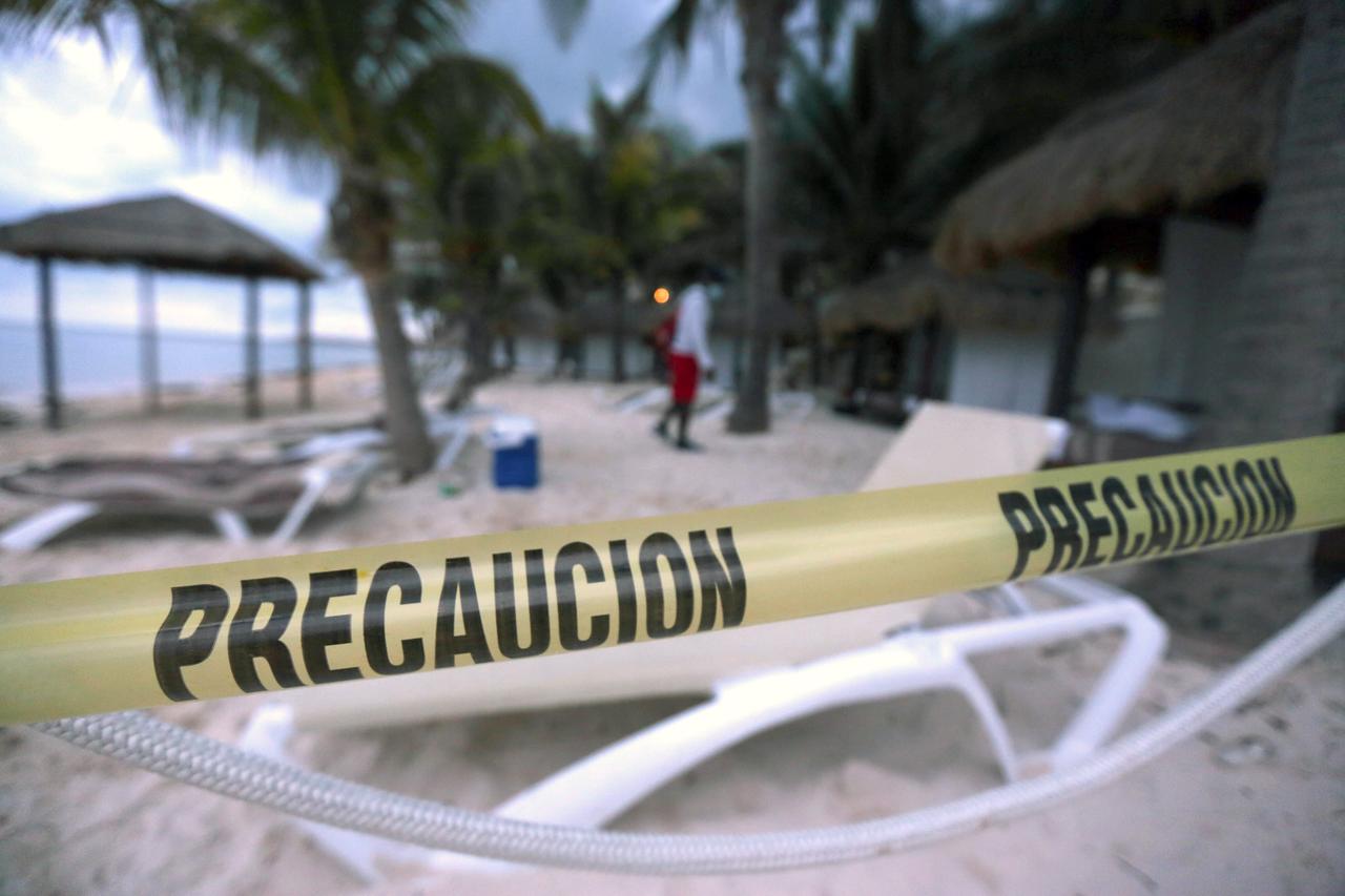 El reciente tiroteo en la playa de un hotel en Puerto Morelos que dejó dos muertos. (EFE)