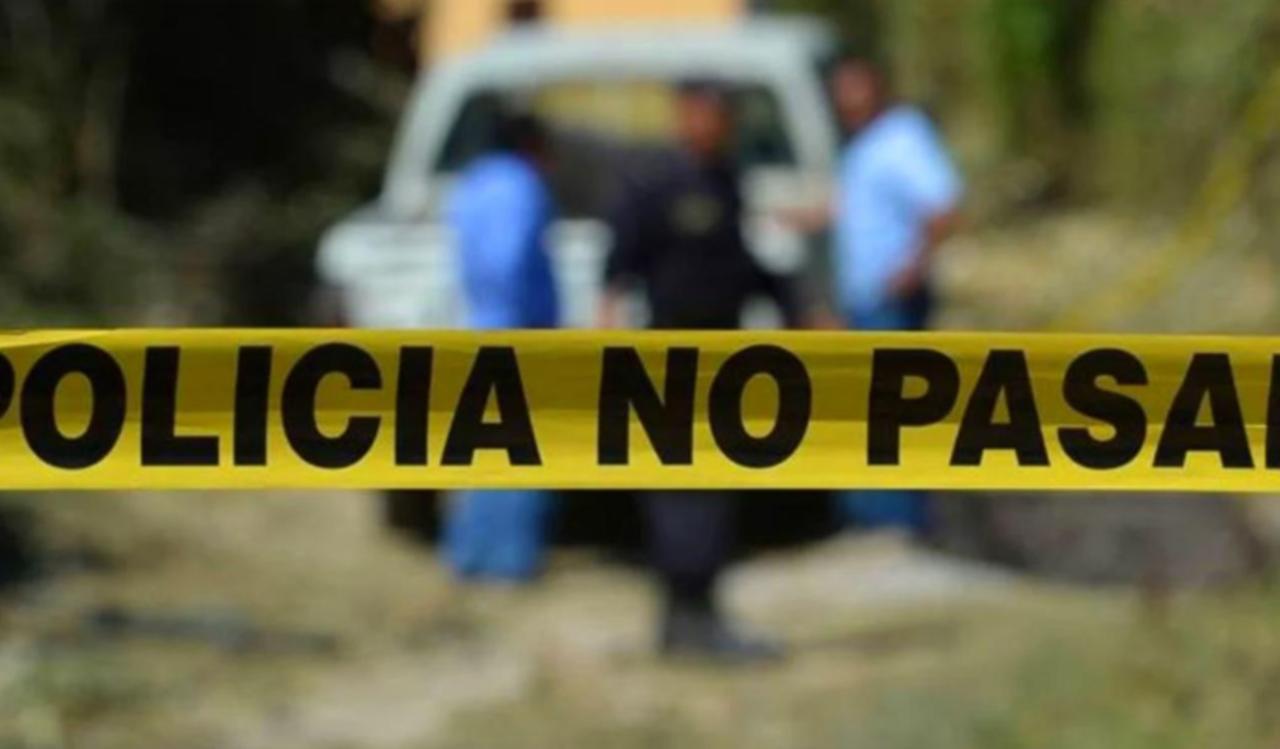 Sobrevive conductora tras chocar y caer de puente de la carretera Morelos -Nava