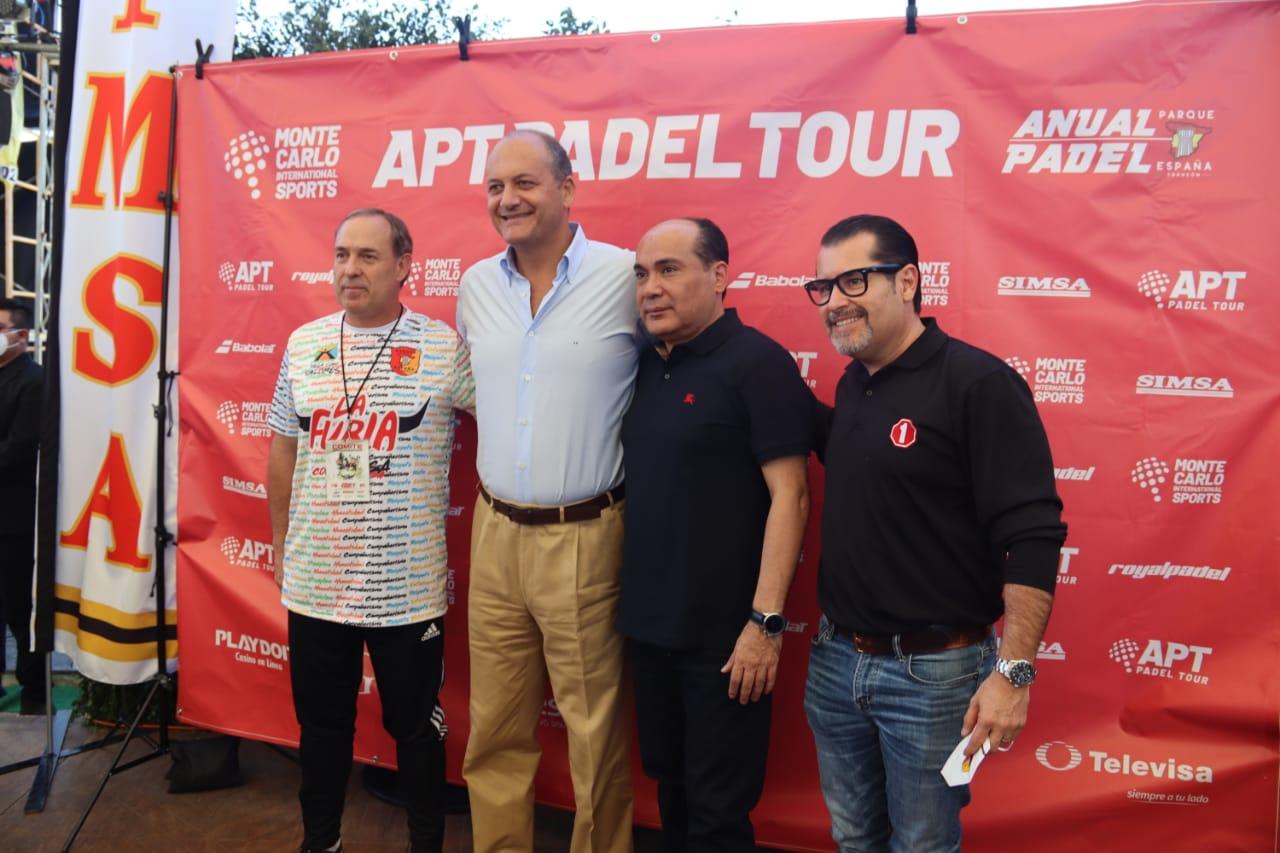 Fabrice Pastor, presidente del American Padel Tour, ofreció esta tarde una conferencia de prensa en compañía de Omar Villavicencio, presidente de MexPadel y vicepresidente del APT, así como Florencio Gil, presidente del Consejo de Administración del Parque España.
