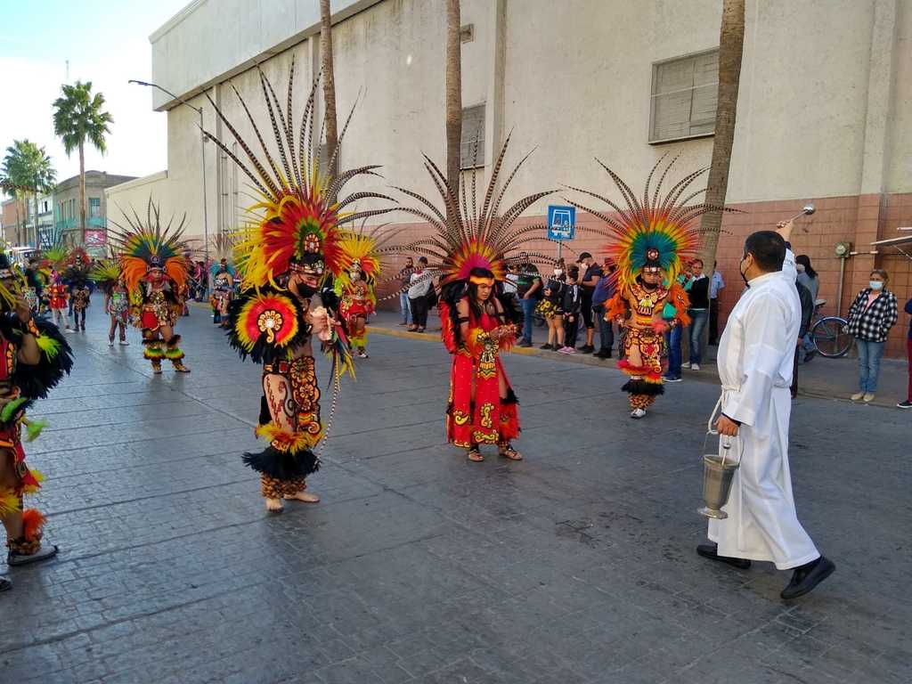 Ayer revivieron las peregrinaciones guadalupanas por las calles de Torreón luego de que el año pasado se suspendieran con motivo de la pandemia por el COVID-19. (ANGÉLICA SANDOVAL)