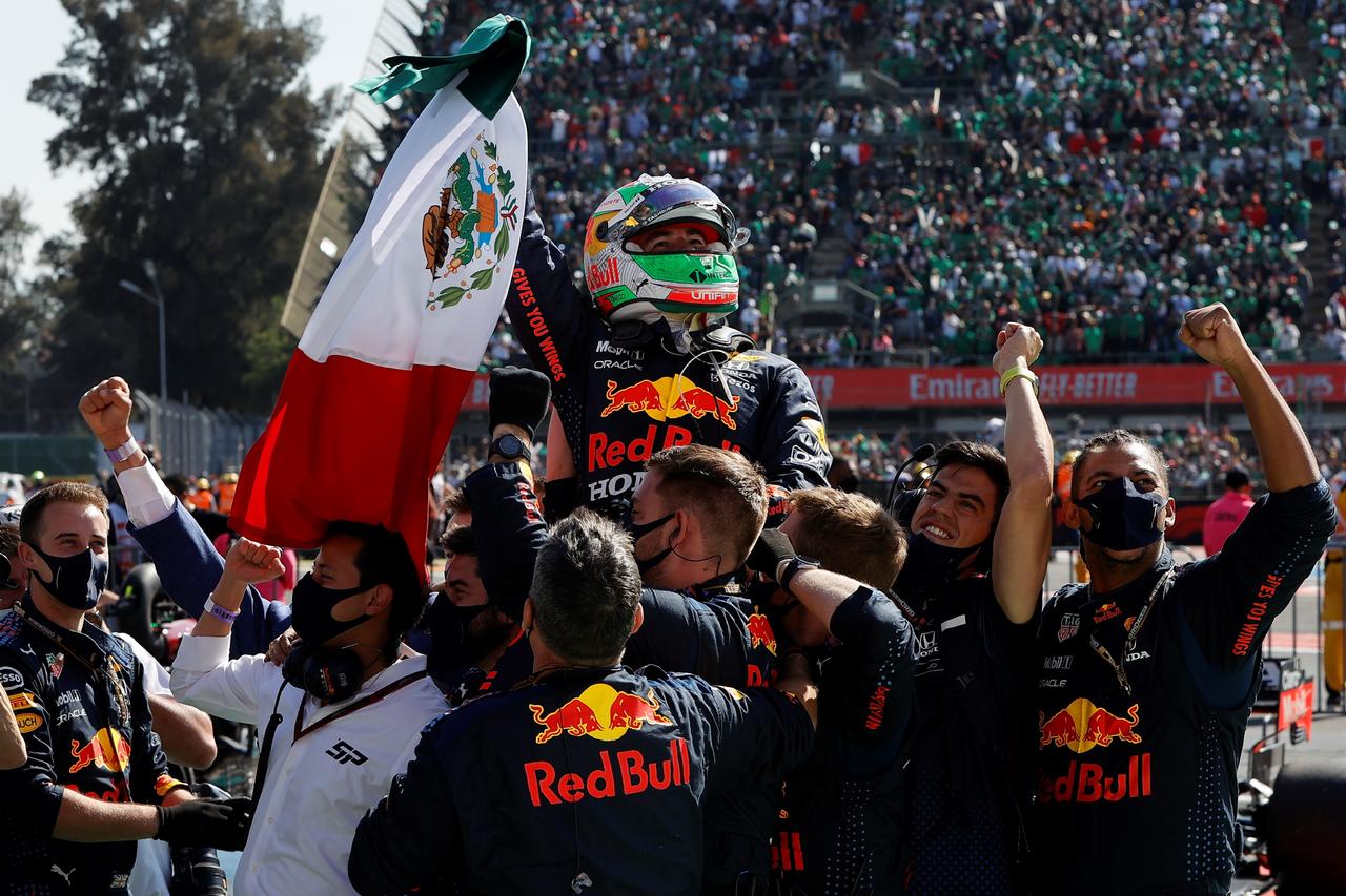'Checo' Pérez cumplió su sueño e hizo historia en el automovilismo mexicano al ser el primer piloto que se sube al podio en el Gran Premio de nuestro país.
