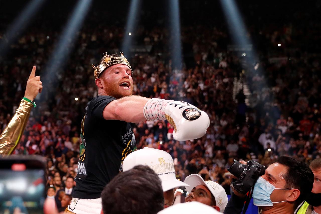 Saúl “Canelo” Álvarez se embolsó 140 millones de dólares tras la pelea de este fin de semana en Las Vegas, peleando contra Caleb Plant. (ARCHIVO)