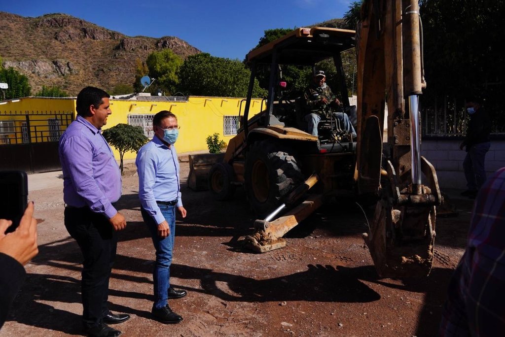 Para el gobernador de Durango, José R. Aispuro Torres, se trata de obras muy necesarias por tratarse de servicios públicos básicos. (CORTESÍA)