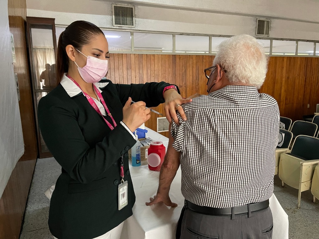 En unos días se espera que llegue un segundo cargamento de vacunas contra la influenza a la Región Lagunera de Coahuila. Como cada año se privilegiará a los grupos de riesgo. (EL SIGLO DE TORREÓN)