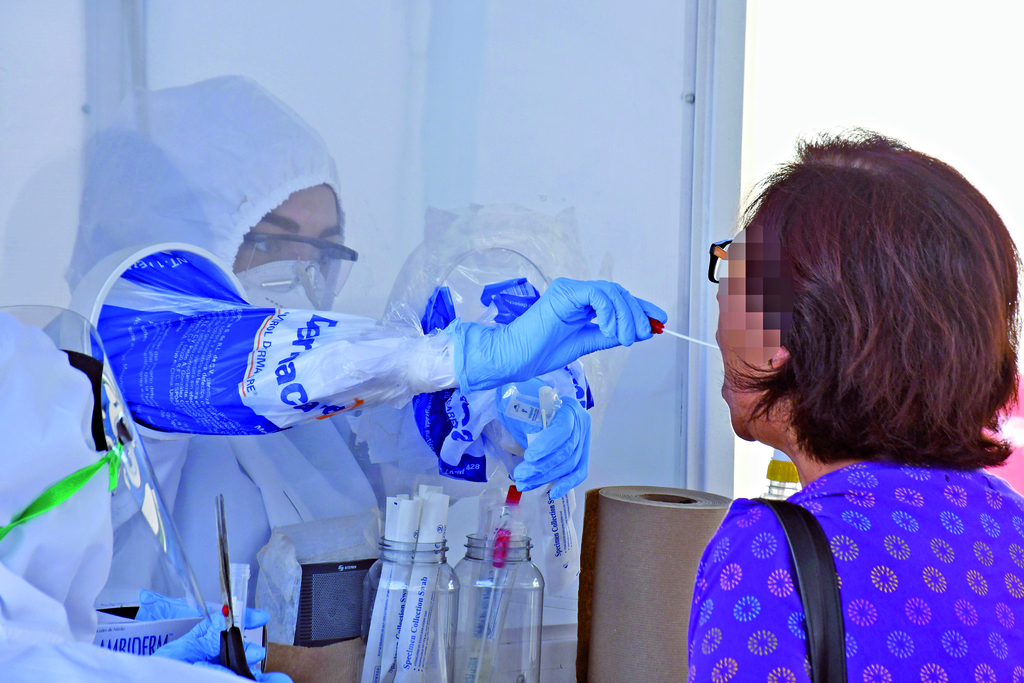 El costo de las pruebas de PCR en los Laboratorios de Biología Molecular podría ser de 1,400 pesos, según dijo Roberto Bernal. (ARCHIVO)