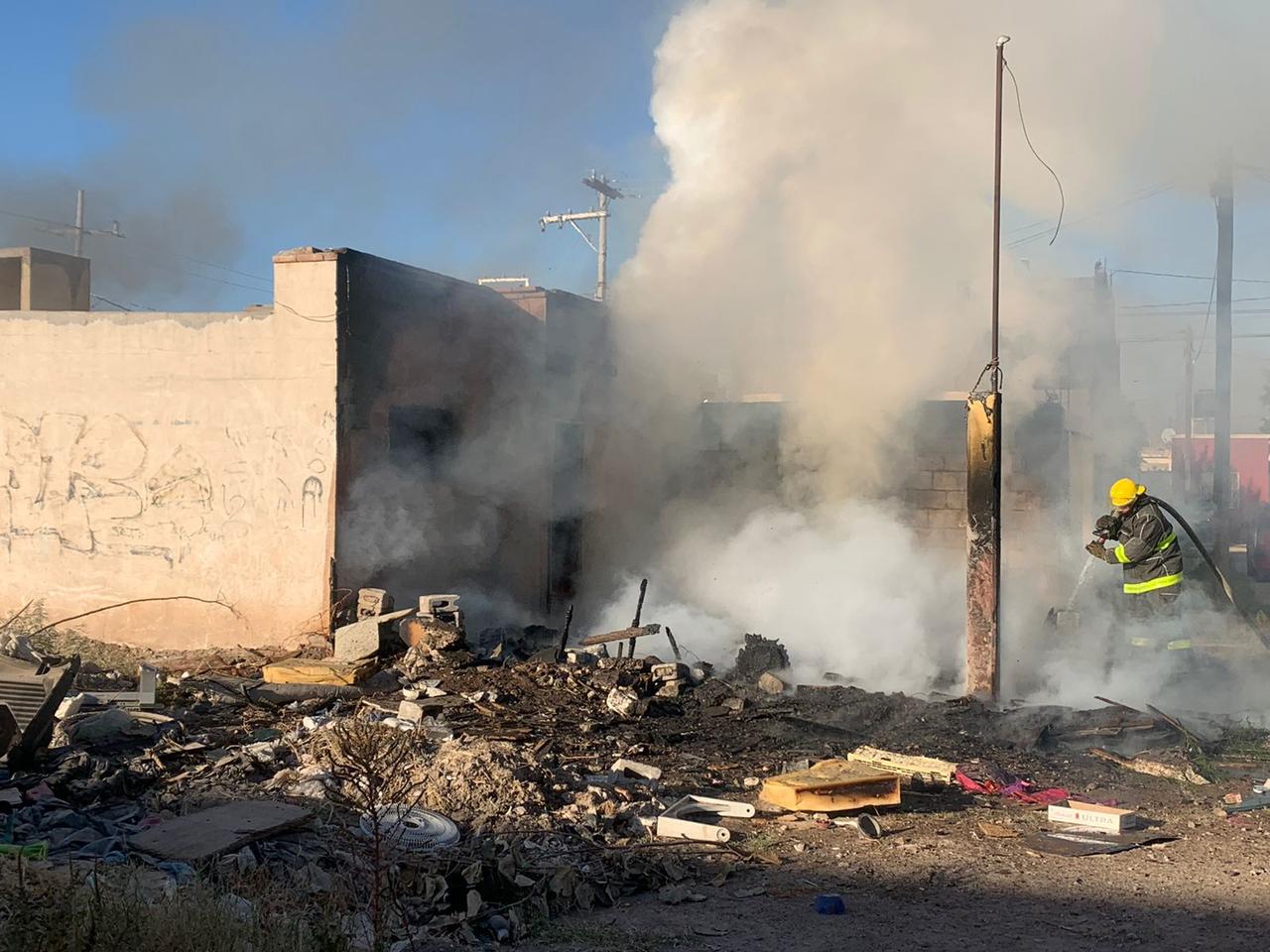 Se presume que el incendio fue provocado, ya que los habitantes del sector aseguran que personas ajenas utilizan la finca para resguardarse y consumir sustancias nocivas. (EL SIGLO DE TORREÓN)