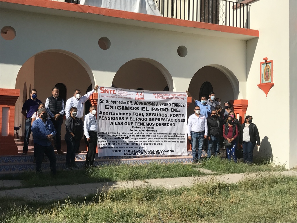 Maestros de la sección 44 del SNTE exigen al Gobierno estatal el pago de su adeudo que aseguran es por más de 500 millones de pesos. (GUADALUPE MIRANDA)