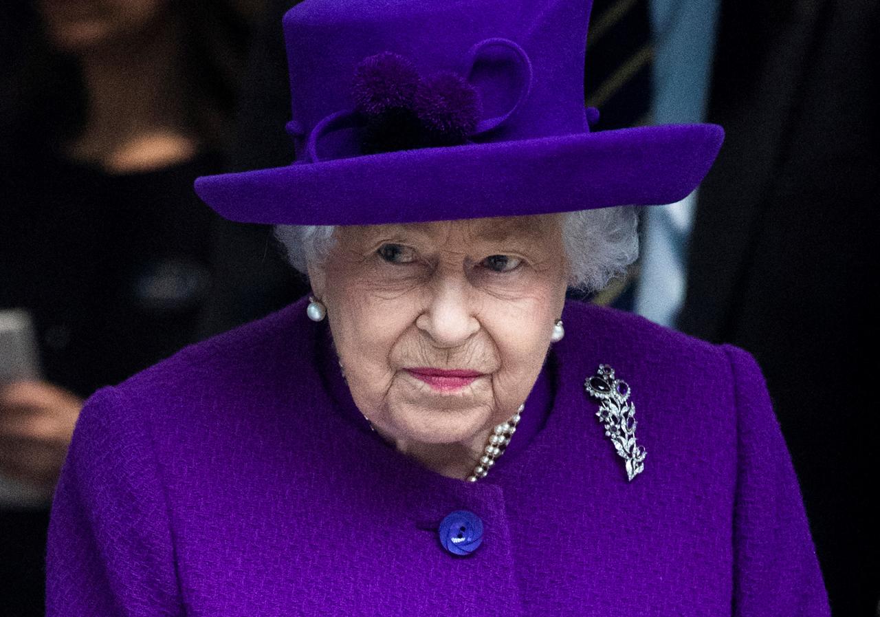 La reina Isabel II, de 95 años, asistirá este fin de semana a un acto en recuerdo de los caídos en la Primera Guerra Mundial, su primera aparición pública desde que estuvo hospitalizada durante una noche hace tres semanas. (ARCHIVO) 
