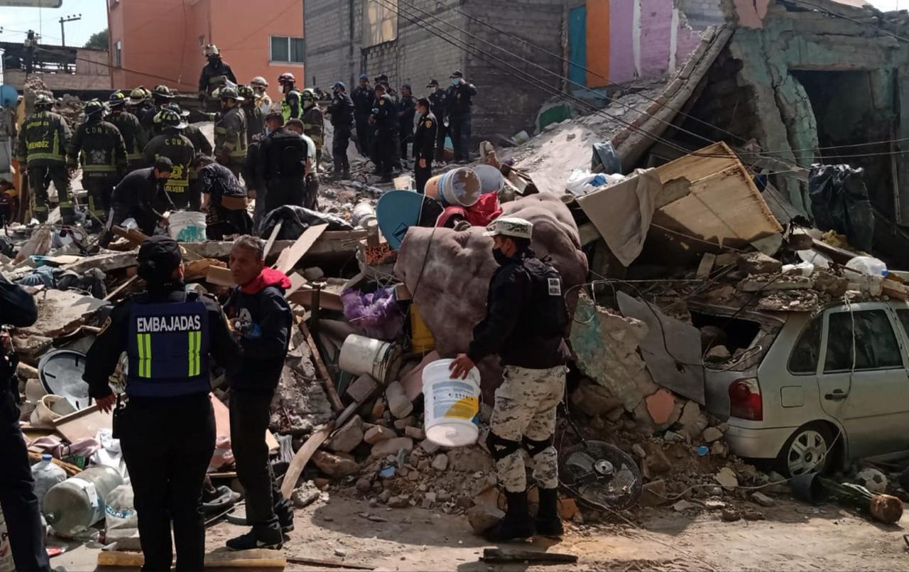 Los servicios de emergencia de la Ciudad de México laboran en la colonia Pensil Norte. (TWITTER GUARDIA NACIONAL)