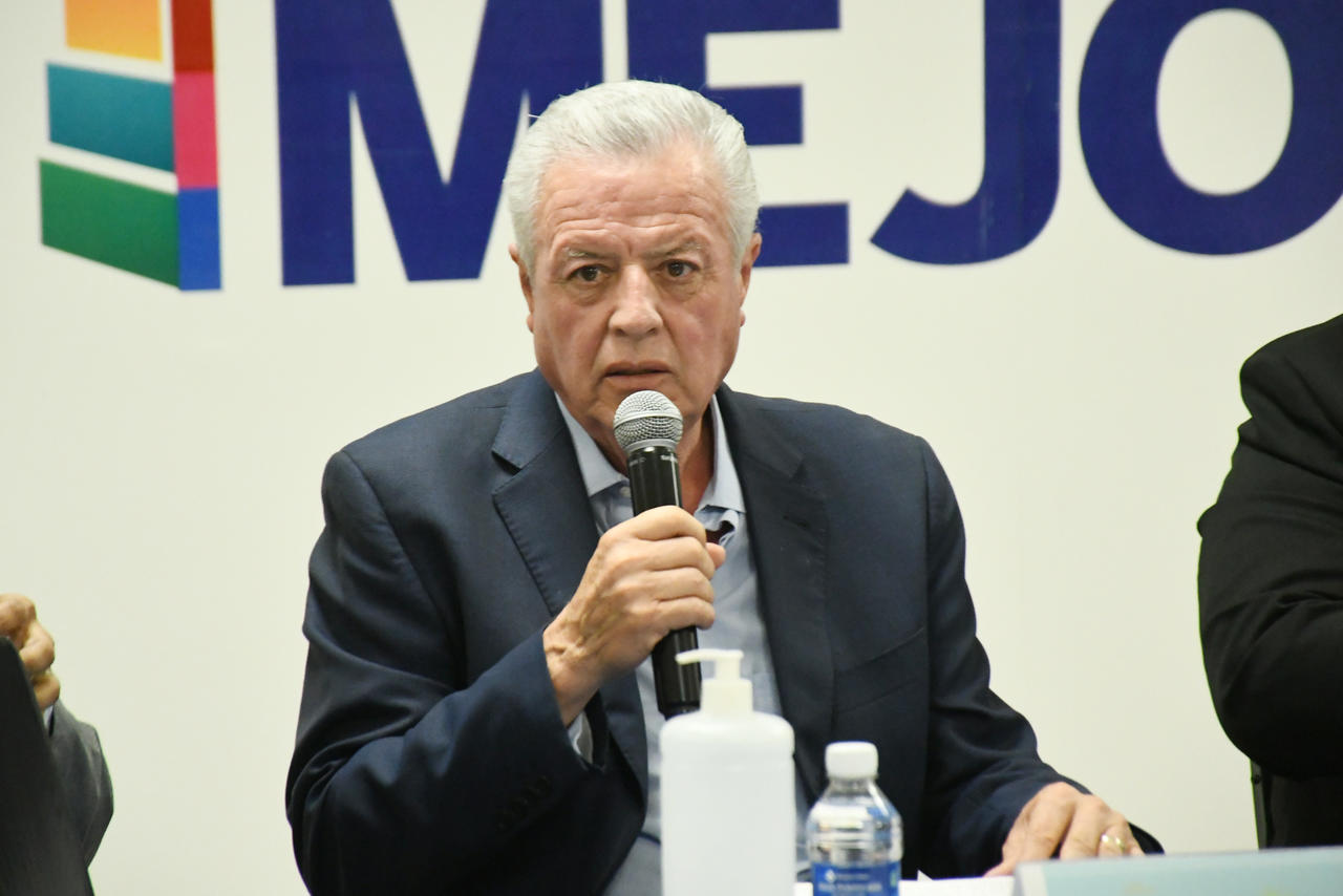 “A mi me gusta hablar con hechos”, señaló esta semana el alcalde de Torreón Jorge Zermeño respecto a las acciones de obra pública y mejora en servicios durante su administración, esto pese a las críticas recibidas de diversos sectores políticos e incluso desde los medios de comunicación. (ARCHIVO) 
