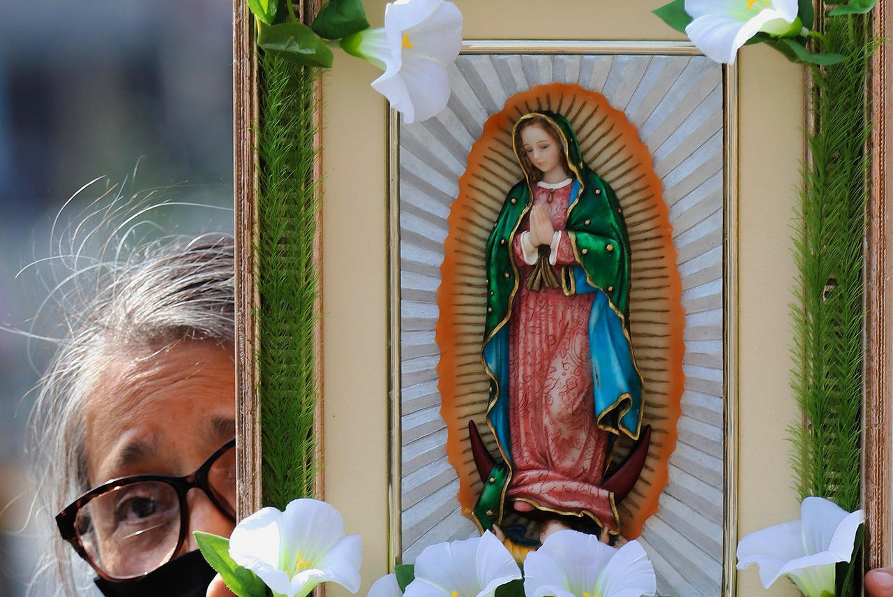 Las autoridades de la Iglesia católica mexicana llamaron este domingo a los feligreses a realizar con 'responsabilidad' los festejos para la Virgen de Guadalupe, los próximos 11 y 12 de diciembre, pues advirtió que la pandemia de la COVID-19 'aún no termina'. (ARCHIVO) 
