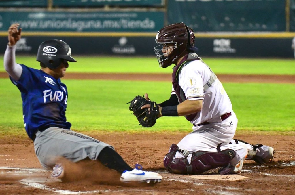 Un maratónico juego, se vivió anoche en el estadio de beisbol de la Revolución, donde solamente resta un juego de la Liga Invernal. (ESPECIAL)