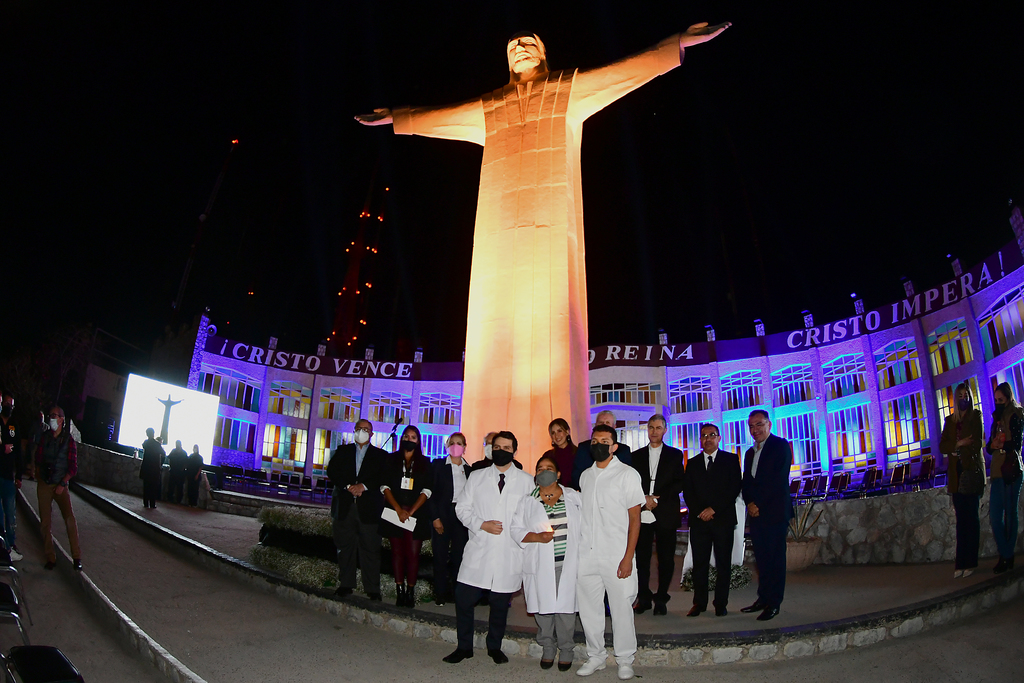 Los Héroes de la pandemia fueron homenajeados dentro de los festejos a Cristo Rey en Torreón. (CORTESÍA)